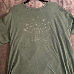 Green skeleton t shirt